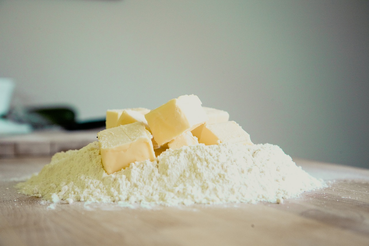Co má společného vysoká cena másla a spoření na důchod? Uvidíte ve článku